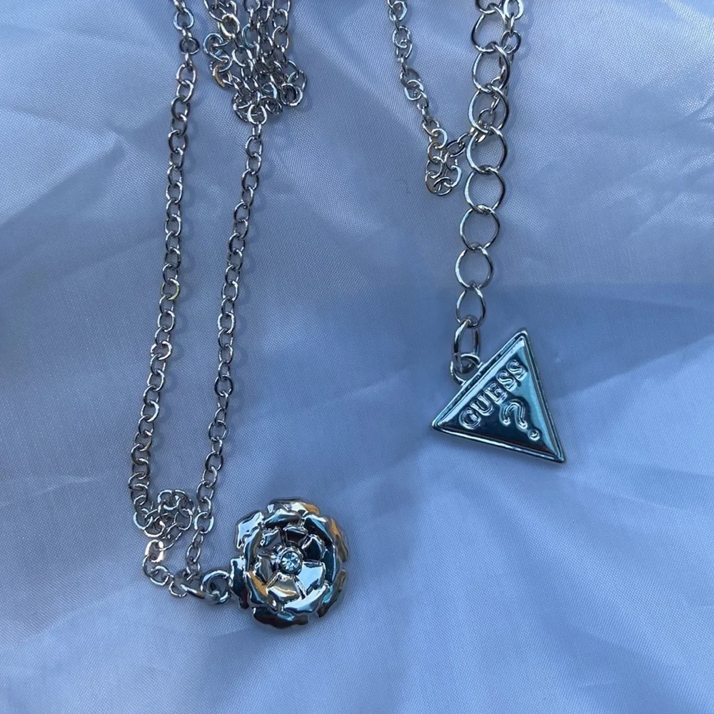 New GUESS Silver-Tone Peony Necklace